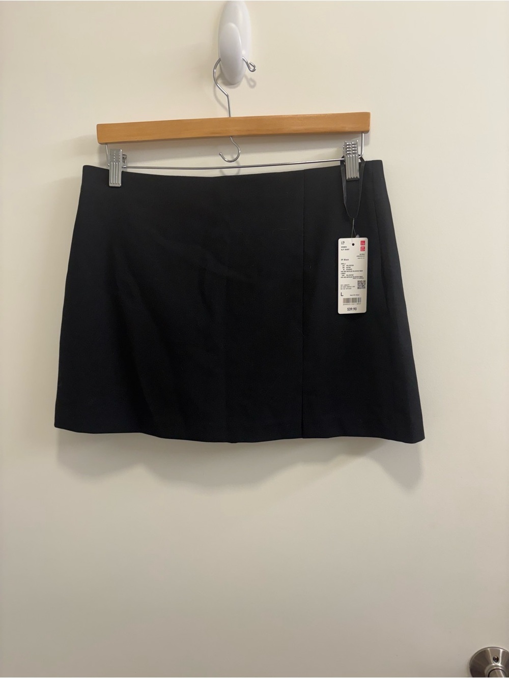 Uniqlo Classic Black Women's Mini Skirt w/ slit - Sleek Everyday Style Sz L NWT